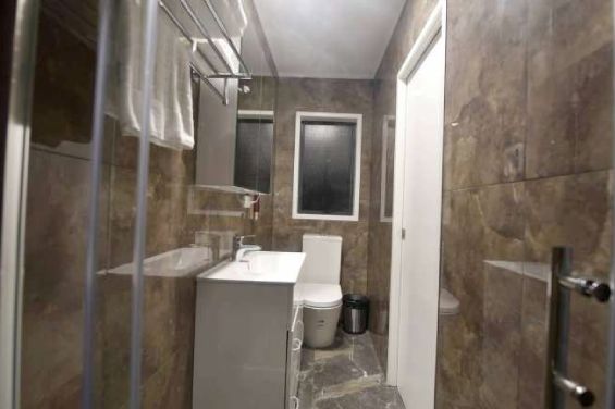 Deluxe Suite - bathroom